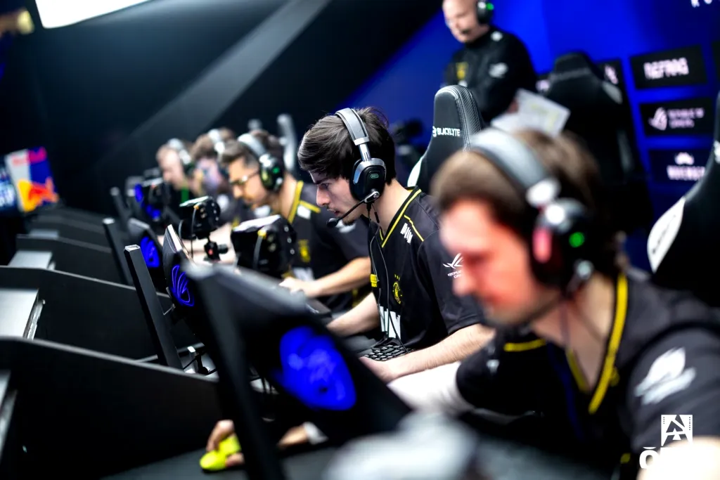 Vitality Cruise Past Aurora 2-0 in BLAST Open Rotterdam Semi-Final